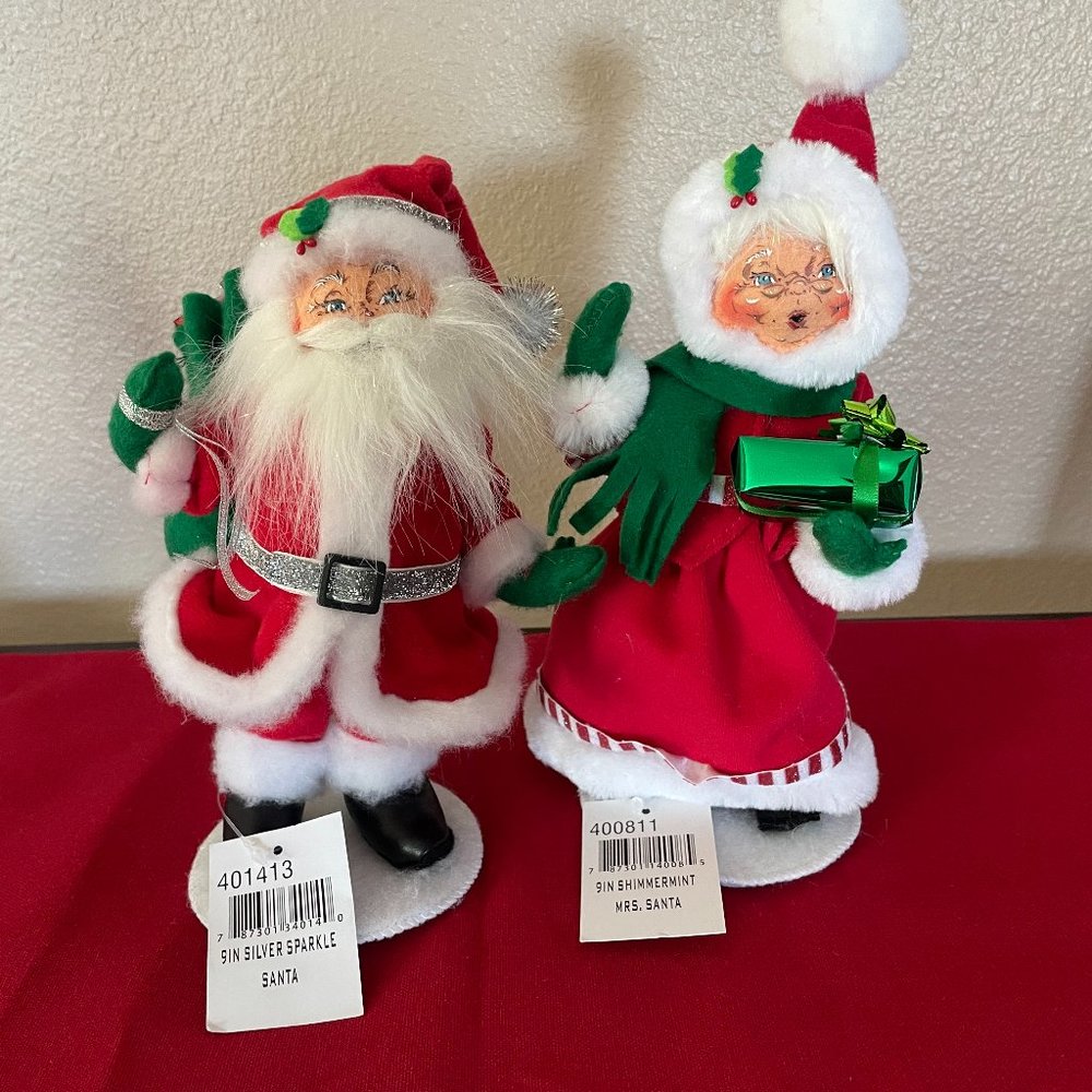 Santa. and Mrs. Claus Annalee Dolls (Retired set!)